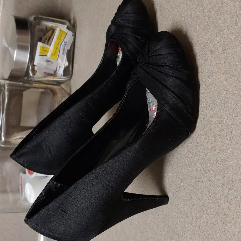 Rocket Dog closed toe 4 inch heels